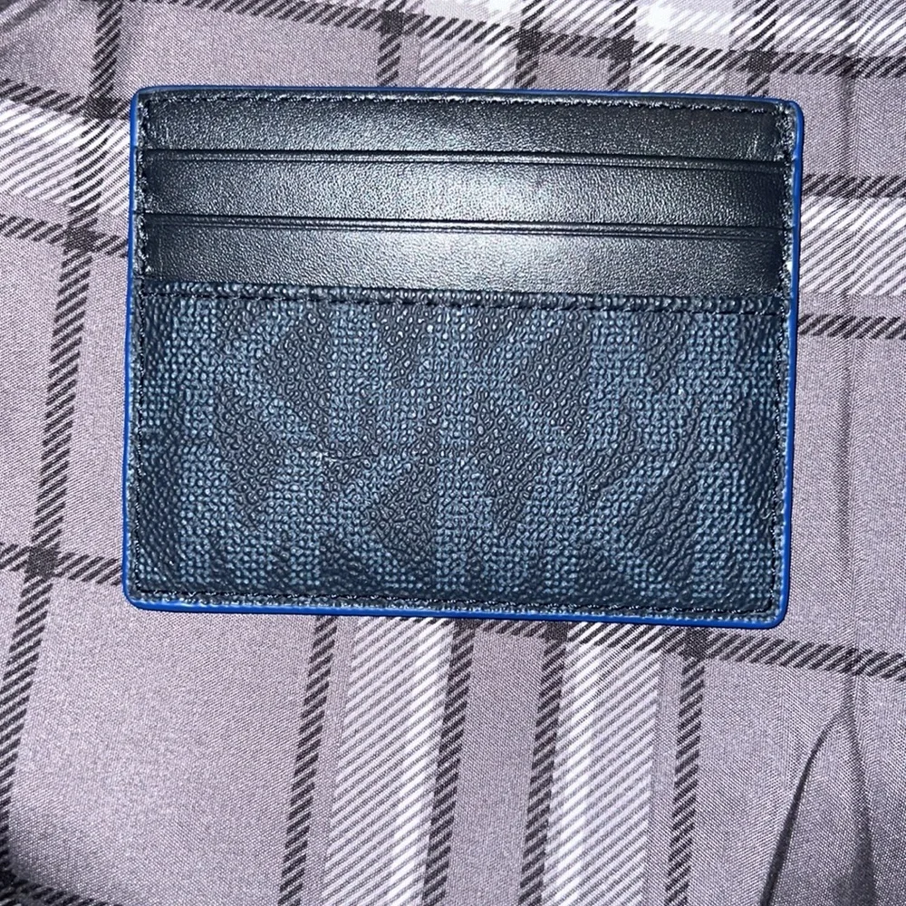 Michael Kors card holder wallet. NWOT - Picture 2 of 2